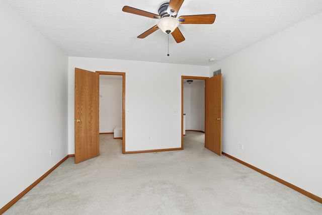 677 Mariner Way, Woodbury, MN 55129