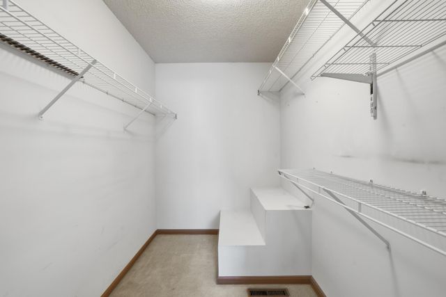 677 Mariner Way, Woodbury, MN 55129