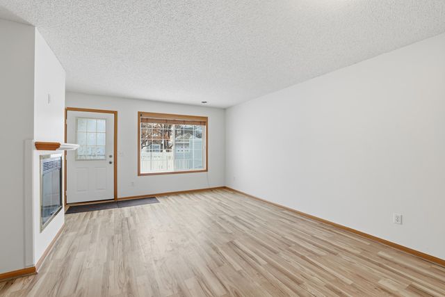 677 Mariner Way, Woodbury, MN 55129