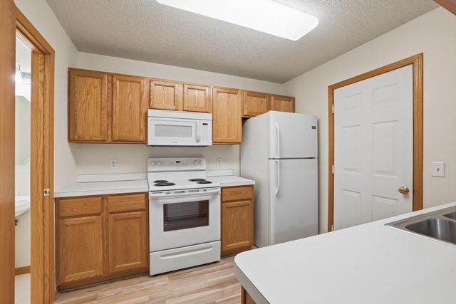 677 Mariner Way, Woodbury, MN 55129