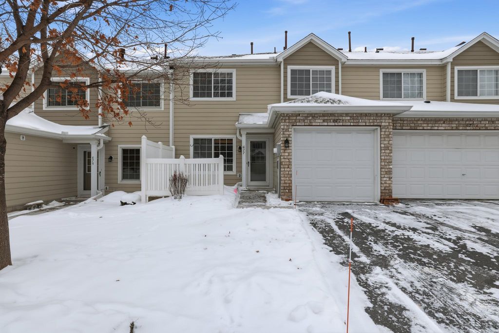 677 Mariner Way, Woodbury, MN 55129