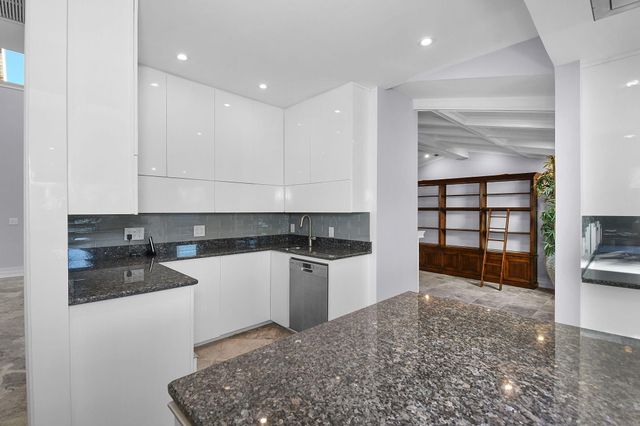 123 Olympus Way, Jupiter, FL 33477