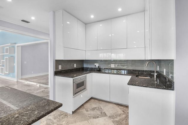 123 Olympus Way, Jupiter, FL 33477