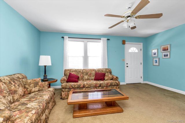 59 Stratford Avenue, Williston Park, NY 11596