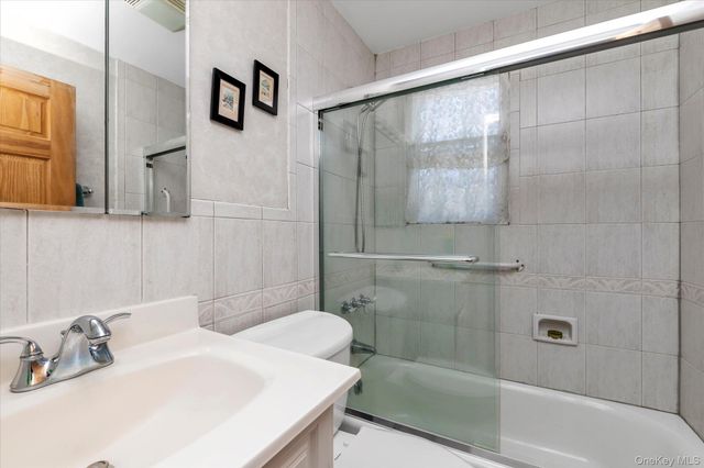 59 Stratford Avenue, Williston Park, NY 11596