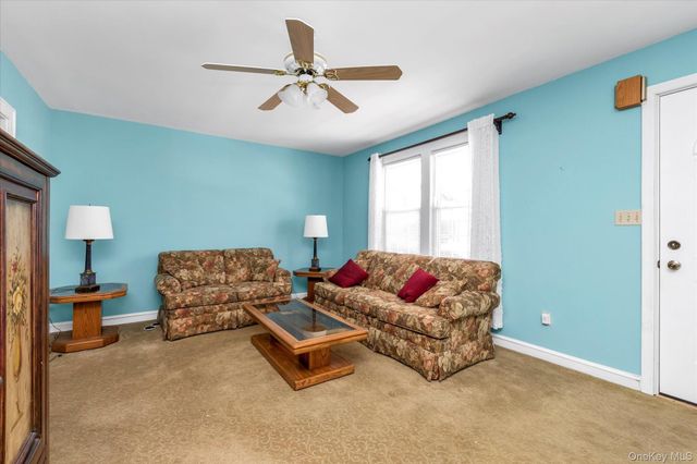 59 Stratford Avenue, Williston Park, NY 11596