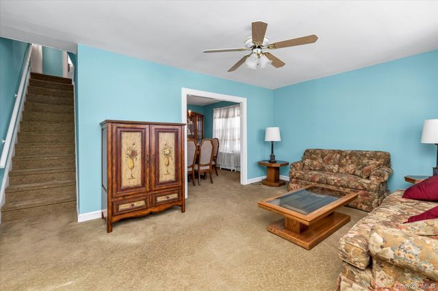 59 Stratford Avenue, Williston Park, NY 11596