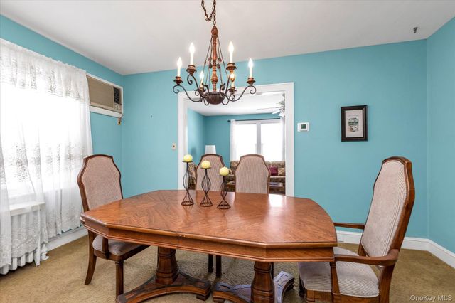 59 Stratford Avenue, Williston Park, NY 11596