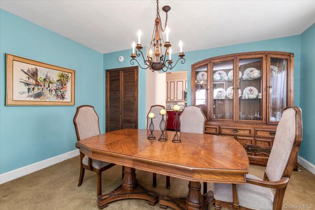 59 Stratford Avenue, Williston Park, NY 11596