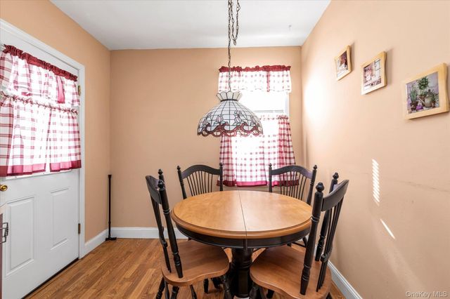 59 Stratford Avenue, Williston Park, NY 11596