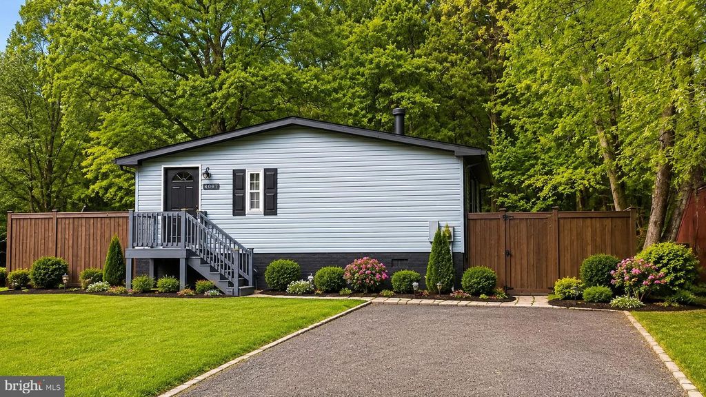 Image 2 of property listing at 4067 SONGBIRD LN, Broomes Island, MD 20615