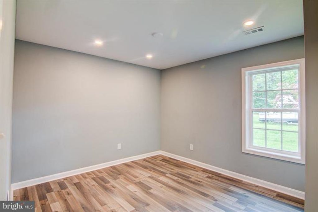 Image 18 of property listing at 4067 SONGBIRD LN, Broomes Island, MD 20615