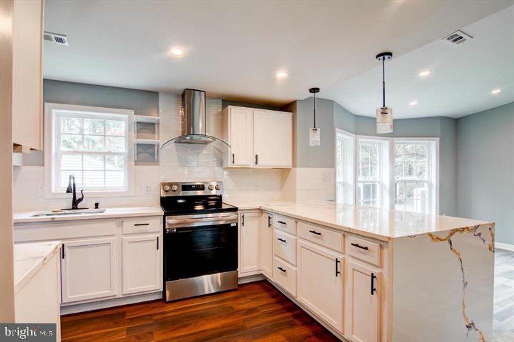 Image 9 of property listing at 4067 SONGBIRD LN, Broomes Island, MD 20615