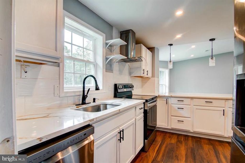 Image 10 of property listing at 4067 SONGBIRD LN, Broomes Island, MD 20615
