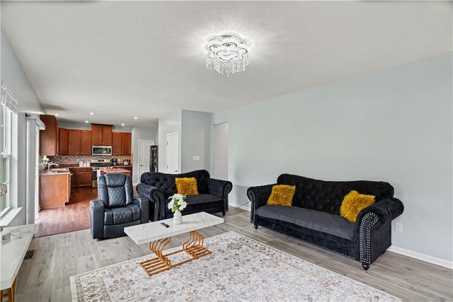 370 Greene Dr, Jefferson Hills, PA 15025
