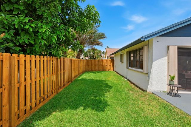 2390 NW 15TH Street NW, Delray Beach, FL 33445