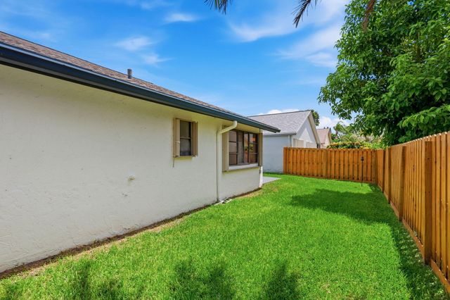 2390 NW 15TH Street NW, Delray Beach, FL 33445