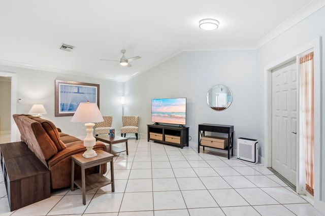 2390 NW 15TH Street NW, Delray Beach, FL 33445