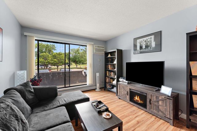 7330 York Avenue S 1111, Edina, MN 55435