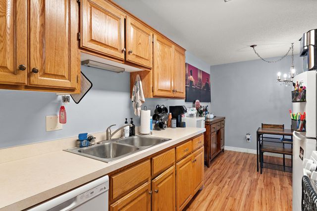 7330 York Avenue S 1111, Edina, MN 55435