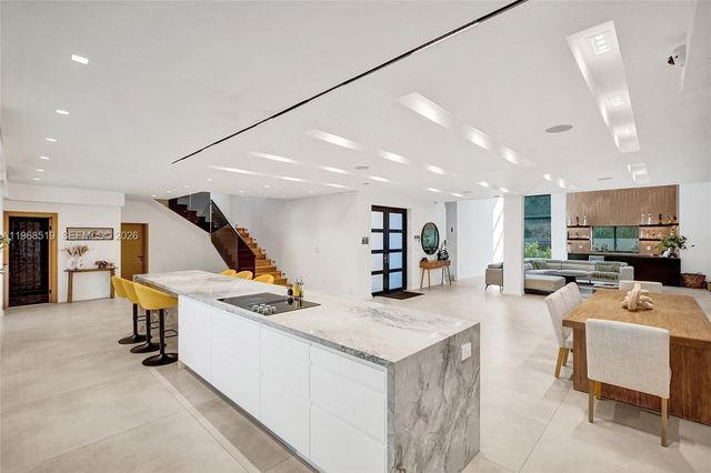 1977 S Oak Haven Cir, Miami, FL 33179