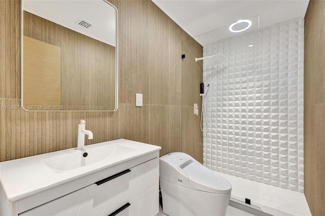 1977 S Oak Haven Cir, Miami, FL 33179