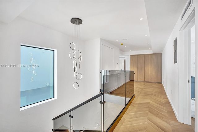 1977 S Oak Haven Cir, Miami, FL 33179