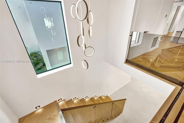 1977 S Oak Haven Cir, Miami, FL 33179