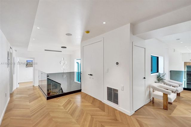 1977 S Oak Haven Cir, Miami, FL 33179