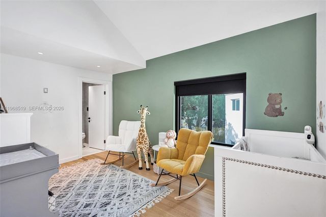 1977 S Oak Haven Cir, Miami, FL 33179