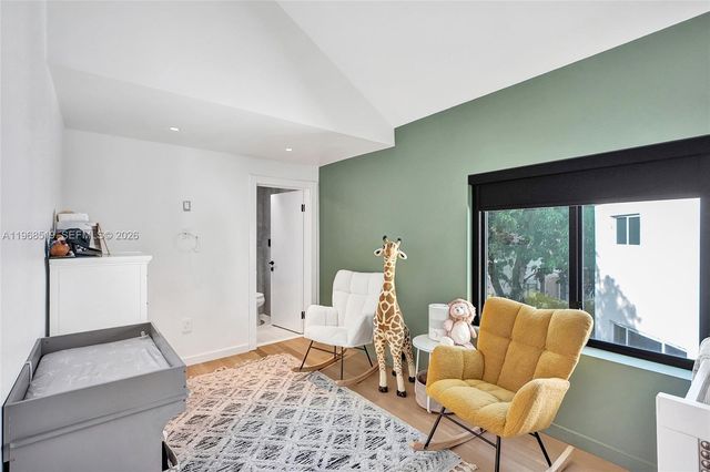 1977 S Oak Haven Cir, Miami, FL 33179