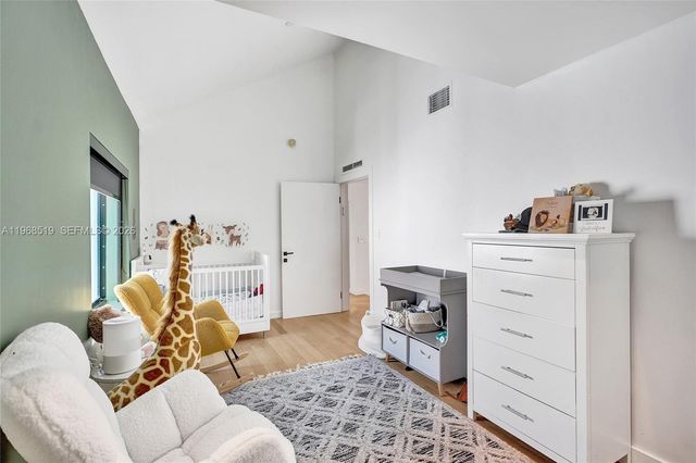 1977 S Oak Haven Cir, Miami, FL 33179