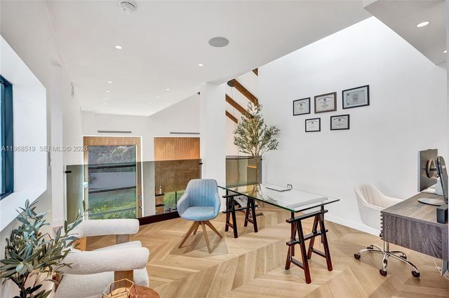 1977 S Oak Haven Cir, Miami, FL 33179