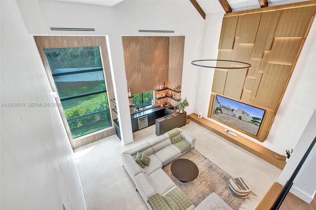 1977 S Oak Haven Cir, Miami, FL 33179