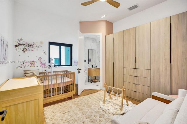 1977 S Oak Haven Cir, Miami, FL 33179