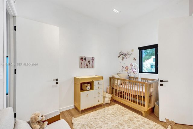 1977 S Oak Haven Cir, Miami, FL 33179