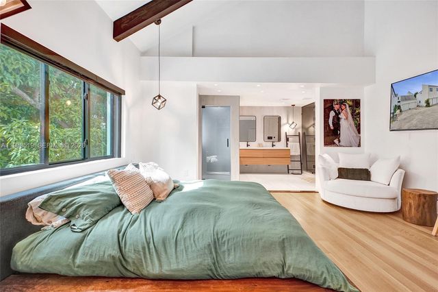 1977 S Oak Haven Cir, Miami, FL 33179