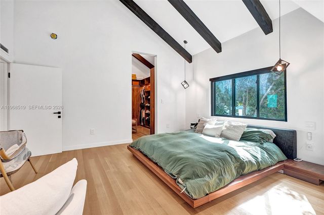 1977 S Oak Haven Cir, Miami, FL 33179