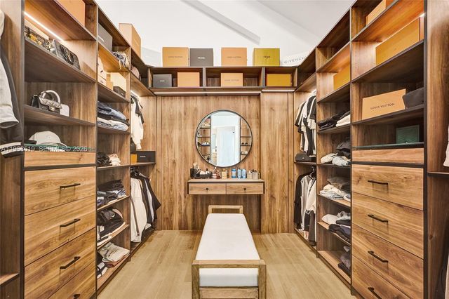 1977 S Oak Haven Cir, Miami, FL 33179