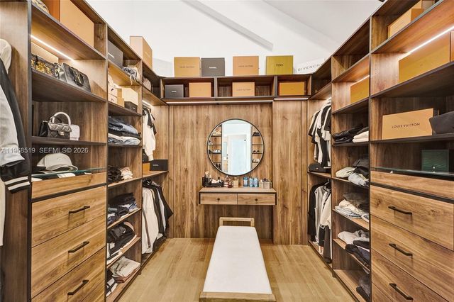 1977 S Oak Haven Cir, Miami, FL 33179