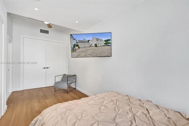 1977 S Oak Haven Cir, Miami, FL 33179