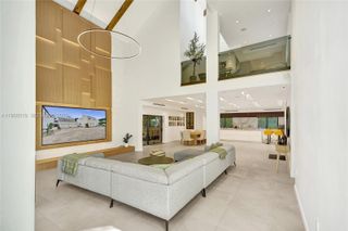 1977 S Oak Haven Cir, Miami, FL 33179