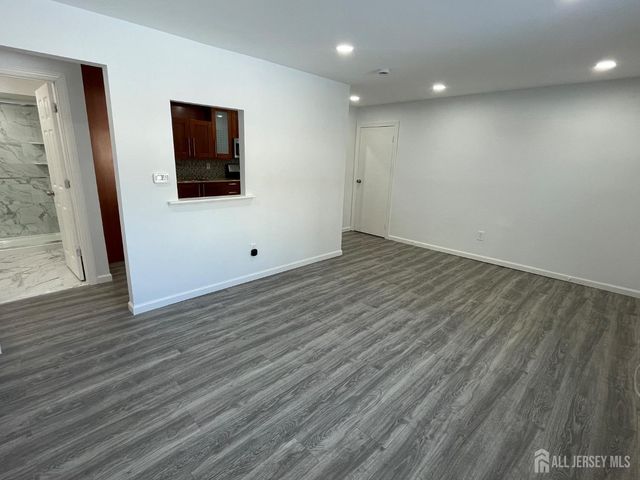 1307 cricket Lane, Woodbridge Proper, NJ 07095