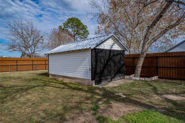 1413, 1415 Carroll Lane, La Grange, TX 78945