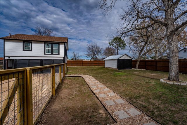 1413, 1415 Carroll Lane, La Grange, TX 78945