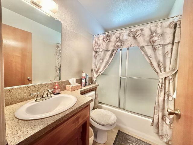 550 Black Oak Avenue, Porterville, CA 93257