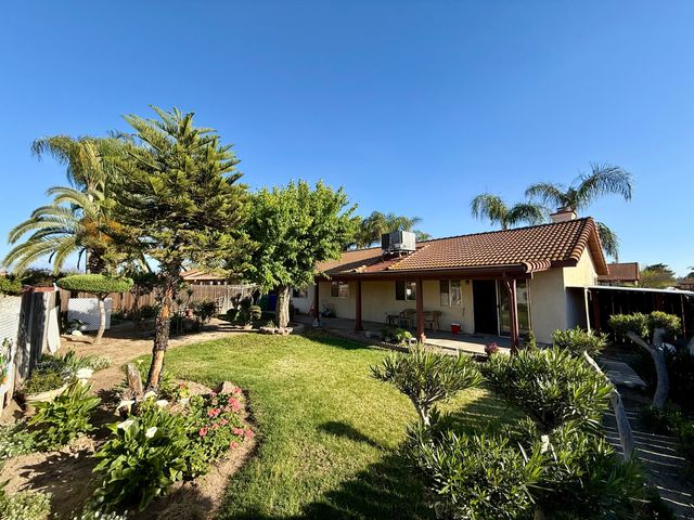 550 Black Oak Avenue, Porterville, CA 93257