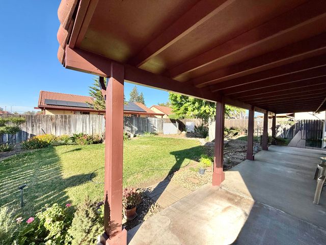 550 Black Oak Avenue, Porterville, CA 93257