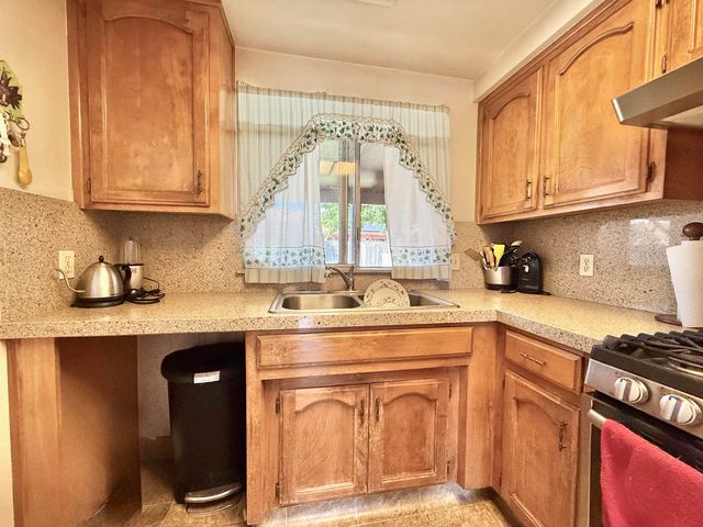 550 Black Oak Avenue, Porterville, CA 93257