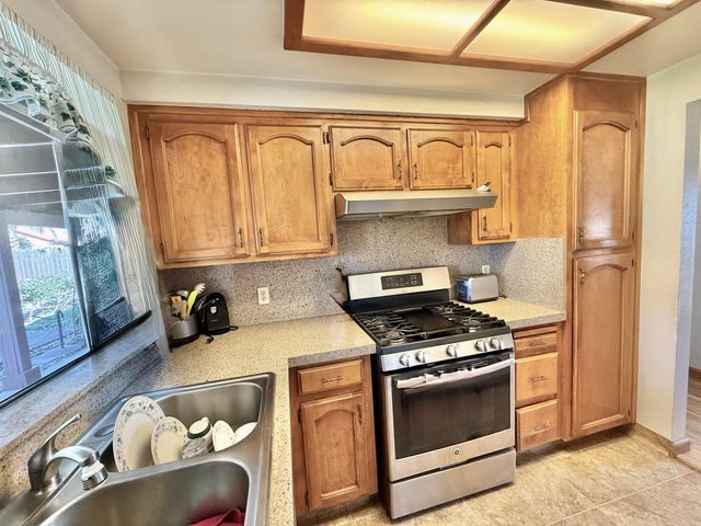 550 Black Oak Avenue, Porterville, CA 93257